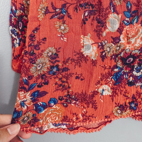 American Eagle- Red Floral Keyhole Top in Size Small - Picture 3 of 7